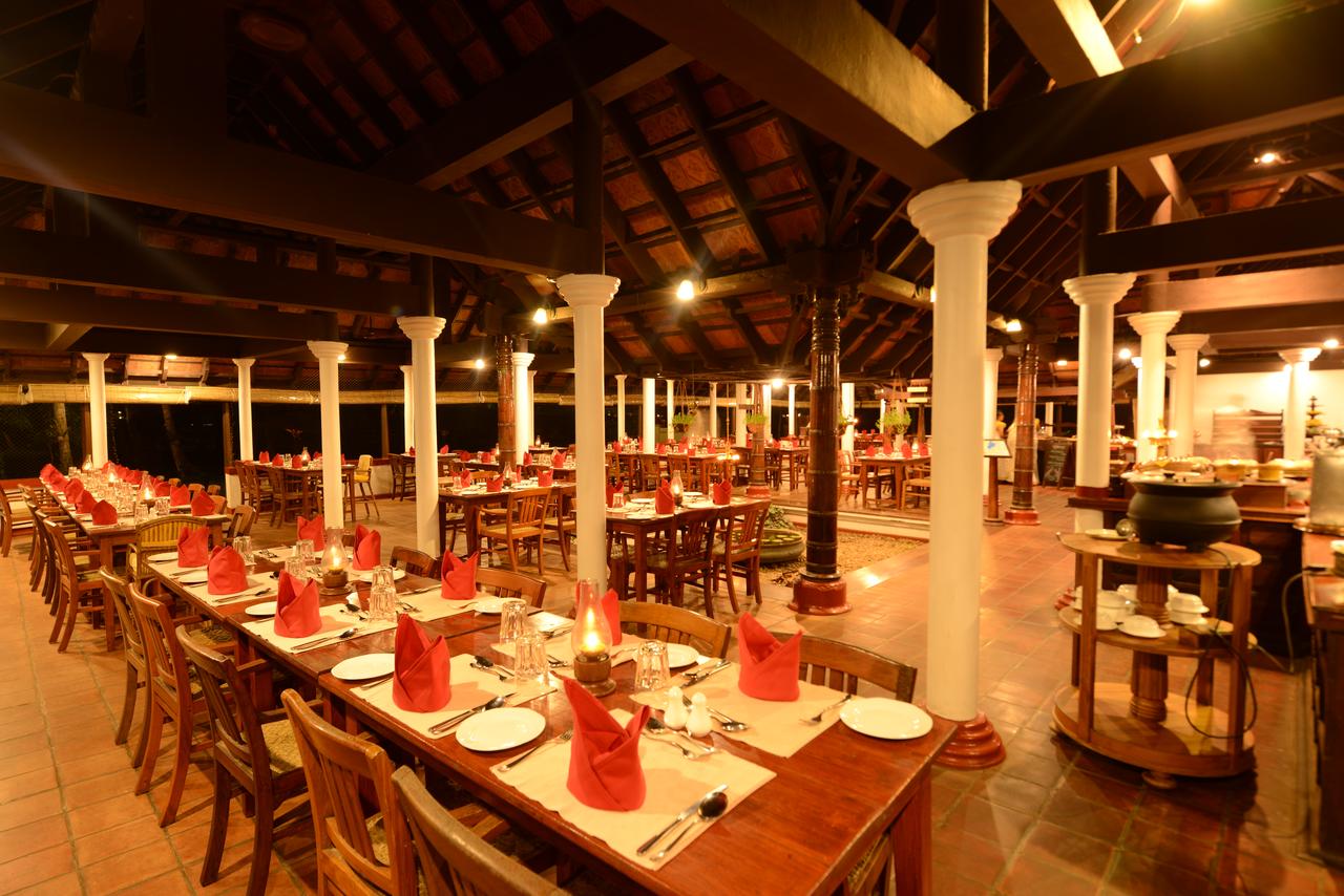Coconut Lagoon Resort Kumarakom Restaurant