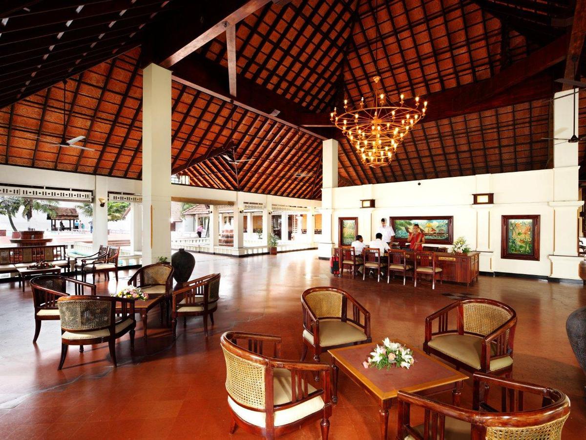 Abad Whispering Palms Lake Resort Kumarakom Restaurant