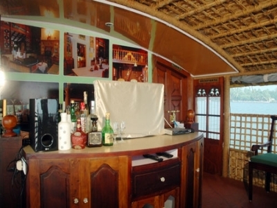 St Crispin Heritage Houseboat Kumarakom Restaurant